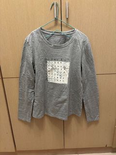 A la sha灰色字母上衣