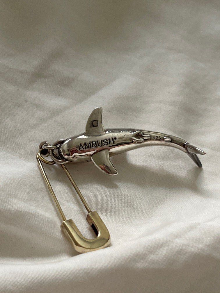 Ambush Shark Earring 耳環, 名牌, 飾物及配件- Carousell