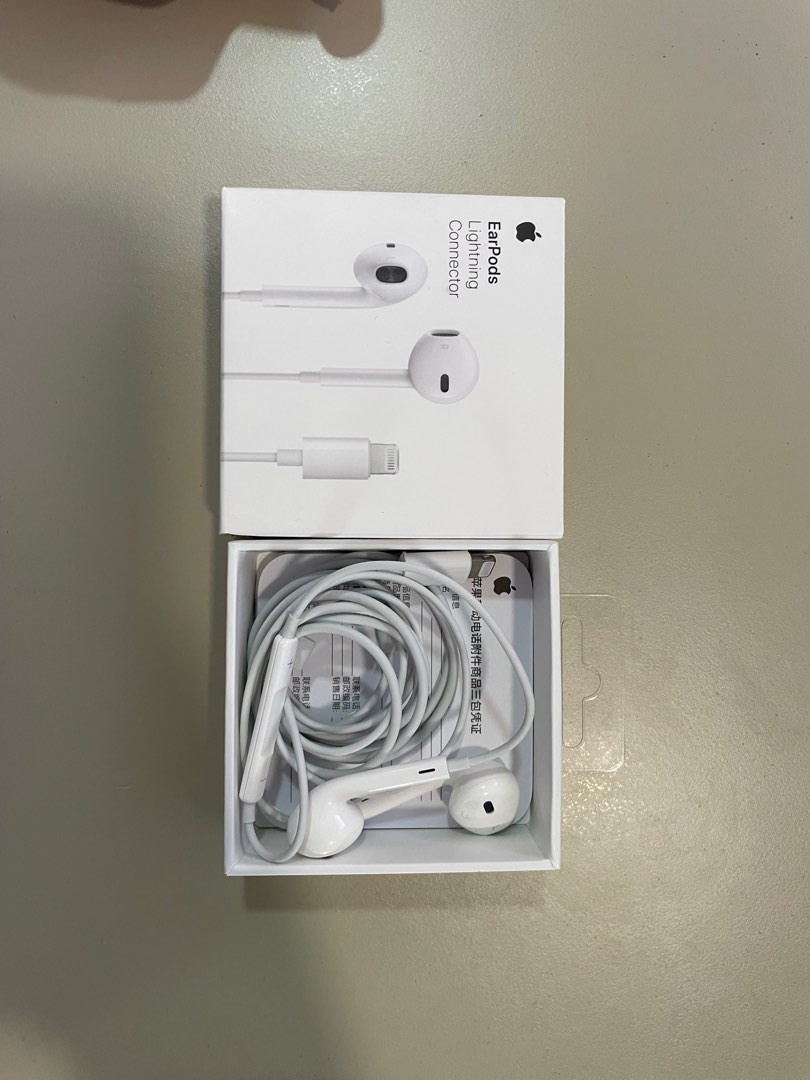 Apple earphones (lightning connector), Audio, Earphones on Carousell