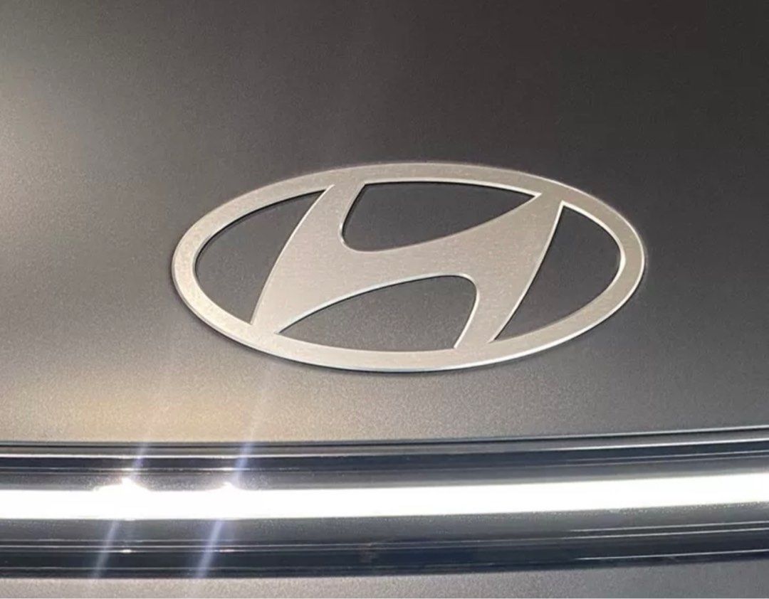 (Brand New) 2024 Refreshed Hyundai Flat Emblem, Car Accessories ...