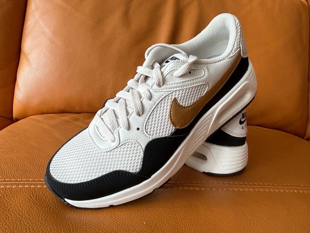 Max brand shoes top