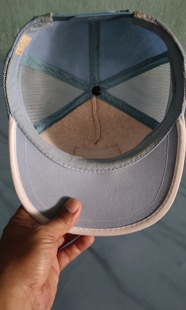 Cap (Category: Cap & Hats) located in Segamat. Submitted by akmalmal85 (Listing ID 1268917848, Image 3). Description: vintage 3 line half trucker saiz 55/56.