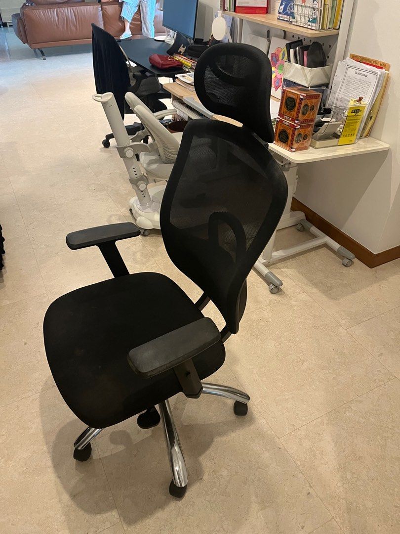 Castlery store office chair