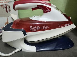 Cordless steam iron tefal