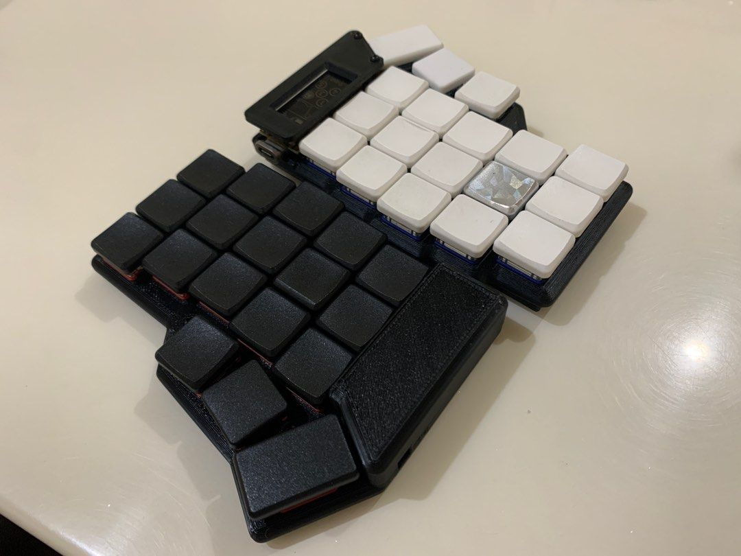 Corne Crkbd chocspaced Bluetooth wireless split keyboard nicenano