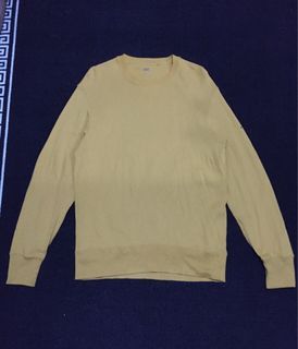 Crewneck Uniqlo kuning kunyit