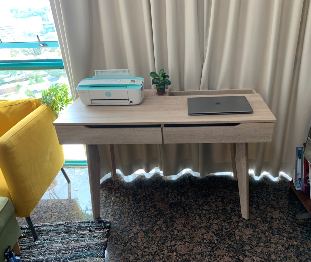 Hipvan desk 2025
