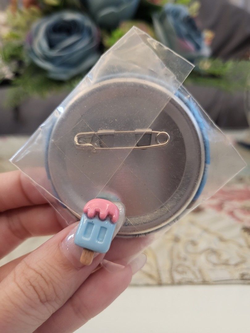 Detective Conan Toru Amuro Medium Badge (Category: Character Goods) located in San Fernando. Submitted by jpmarketplace2023 (Listing ID 1268974940, Image 2). Description: -Detective Conan Toru Amuro medium badge for only PHP50 -Authentic from Japan.