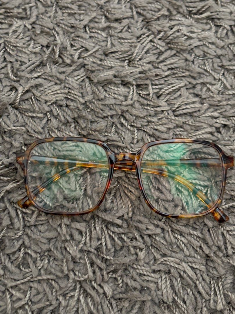 Eyeglasses (Category: Sunglasses & Eyewear) located in Rizal. Submitted by docdeclutter (Listing ID 1268887055, Image 3). Description: Replaceable lenses 500 each Take all for 1200 .