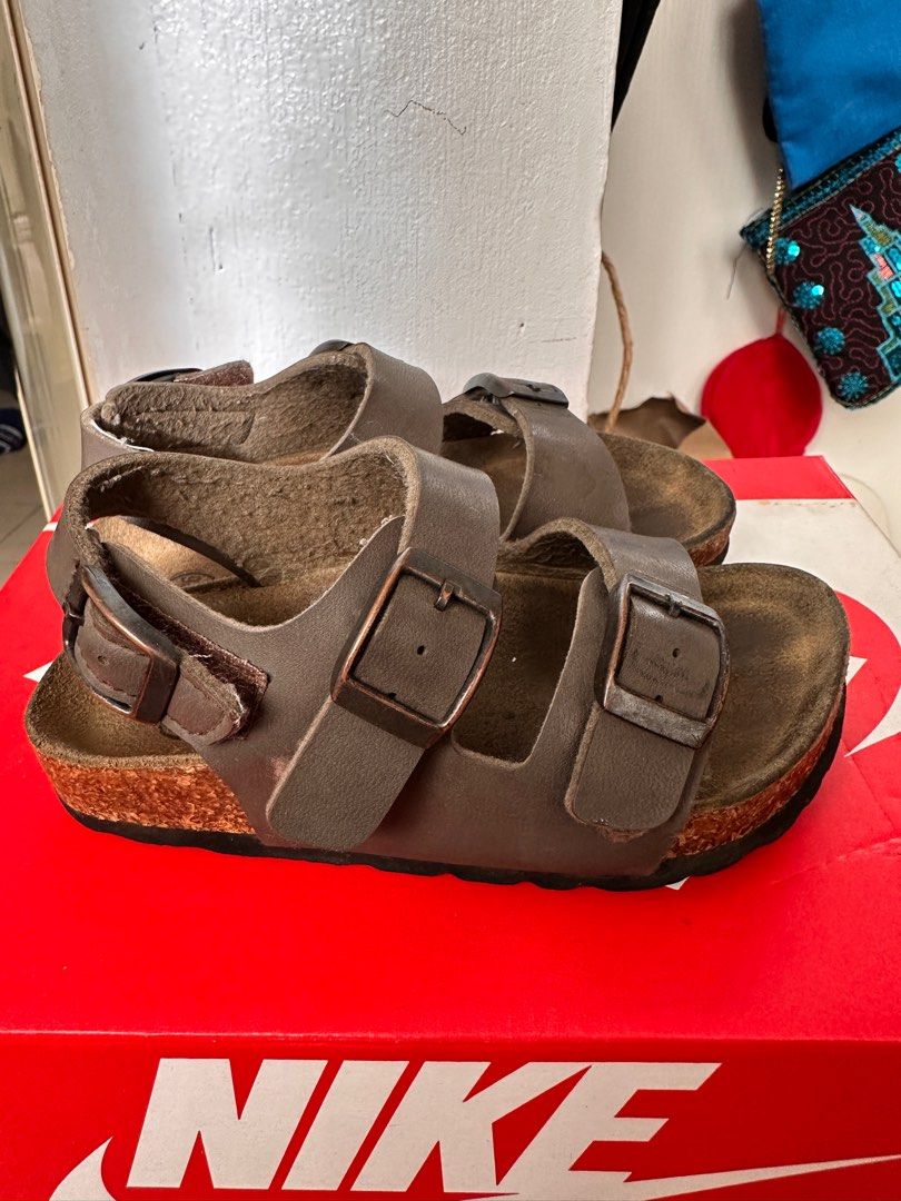 Florsheim sandals for kids (Category: Flats & Sandals) located in Manila. Submitted by bashabelindaeugenio (Listing ID 1268961997, Image 2). Description: Size 26 kids.