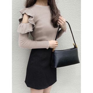 GRL 正品 🇯🇵 挖肩露肩長袖荷葉邊上衣 日本服飾 日系服飾 秋冬 荷葉邊