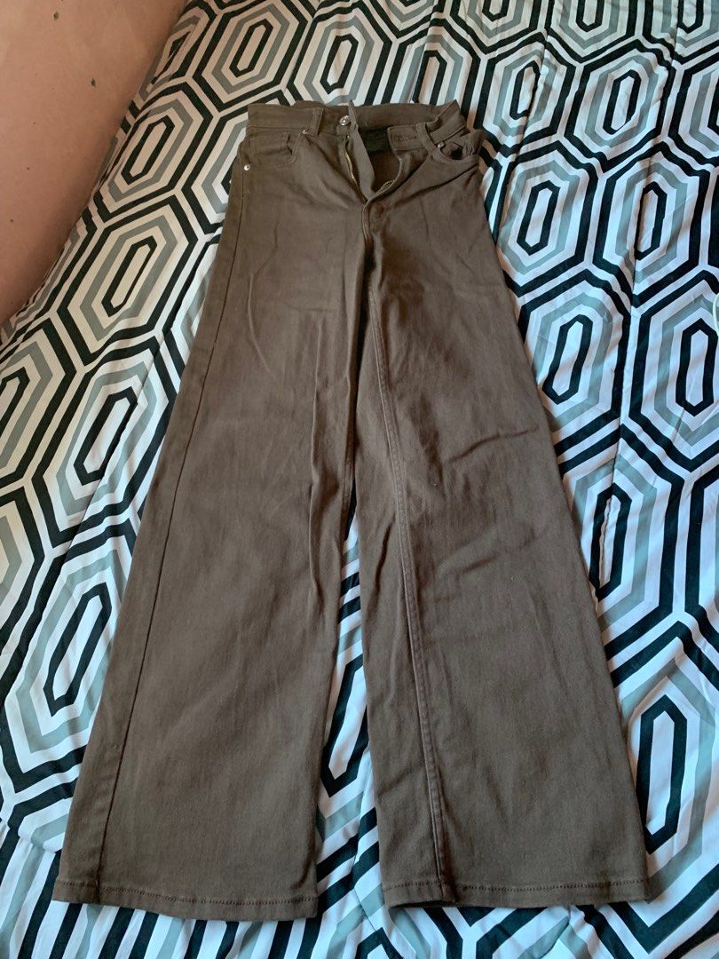H&M Brown Pants (Category: Jeans) located in San Pedro. Submitted by ay_declutter (Listing ID 1268966709, Image 2). Description: .