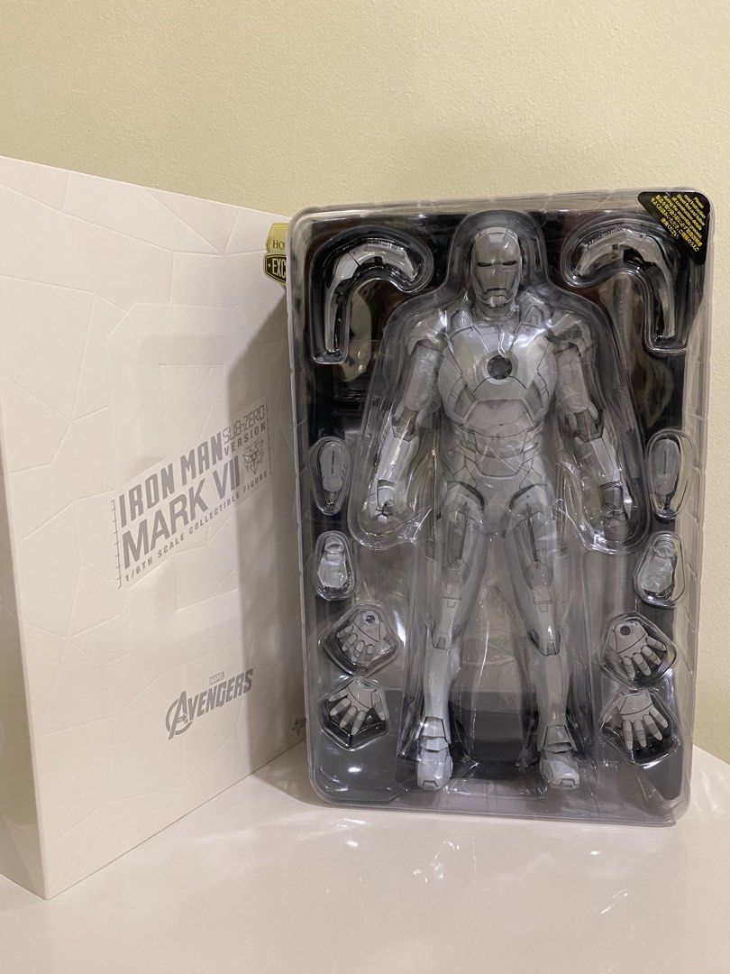 Iron Man Mark VII Sub Zero Version Movie Masterpiece Series by Hot Toys