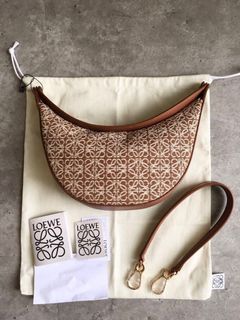 Jual Rugi Bangett !!

Loewe Luna Small Bag Anagram Jacquard Classic Calfskin in Pecan/Tan @19.500.000

Complete dustbag, carecard, copy rec
.