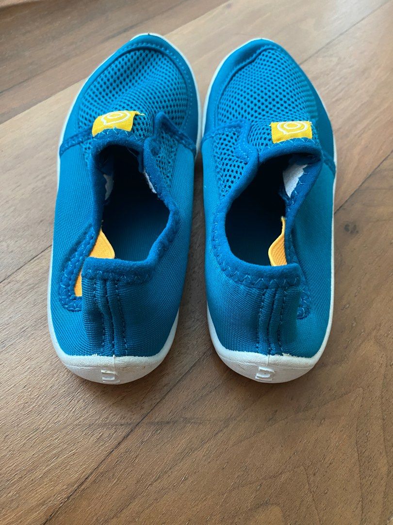 Kids aqua water shoes size
