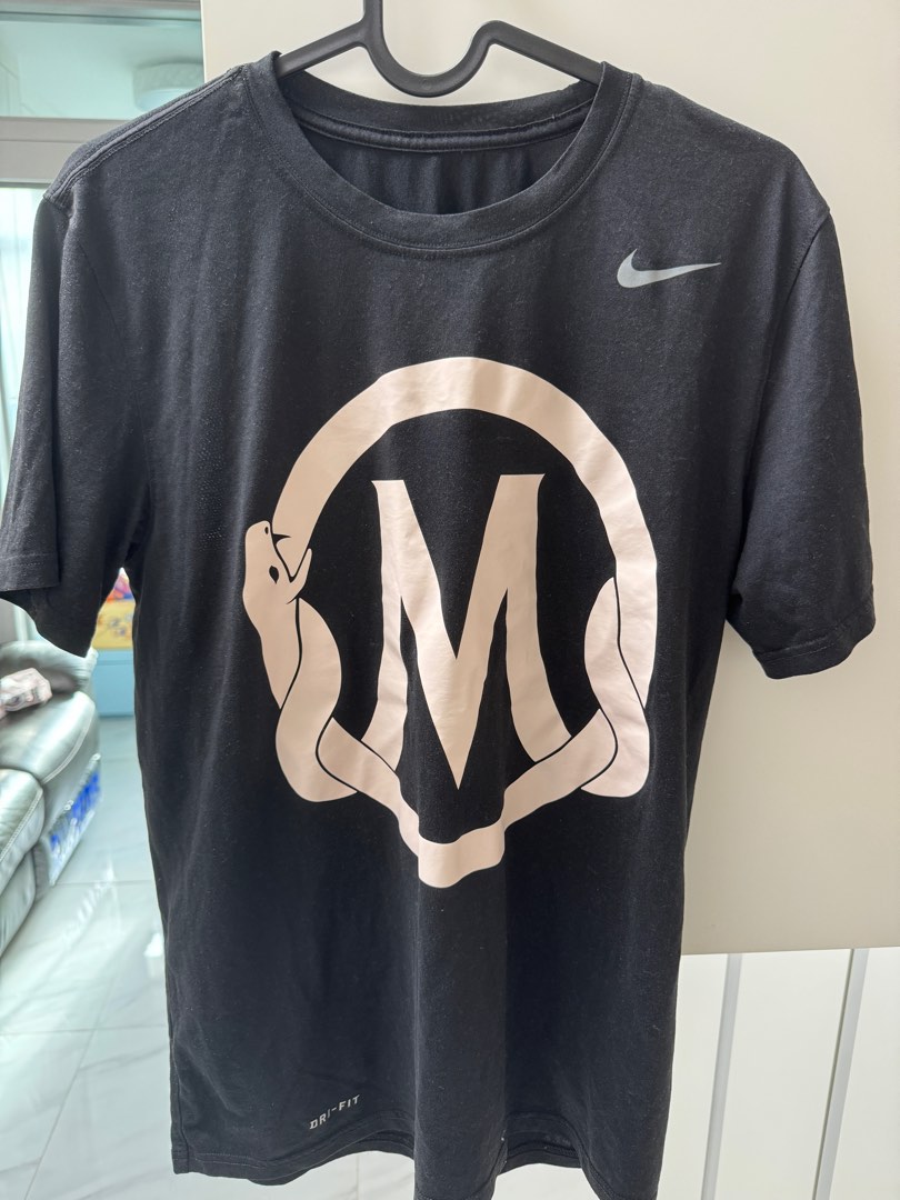 Kobe Nike Mamba Academy T shirt S size
