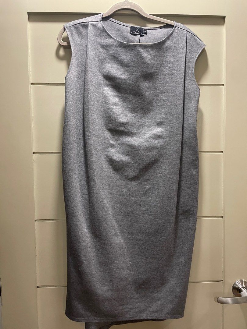 Label Mnl gray sleeveless dress (Category: Dresses) located in Mandaluyong City. Submitted by sjo88 (Listing ID 1269005943, Image 1). Description: Label Mnl size 3 dress - equivalent to M-L. Great condition. Flattering design. RFS: too big. .