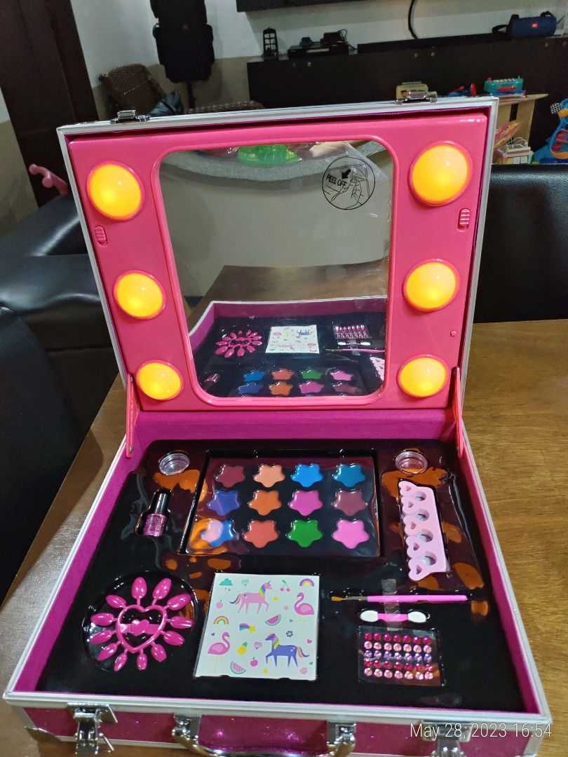 Light Up Makeup Case for kids, Hobbies & Toys, Toys & Games on Carousell