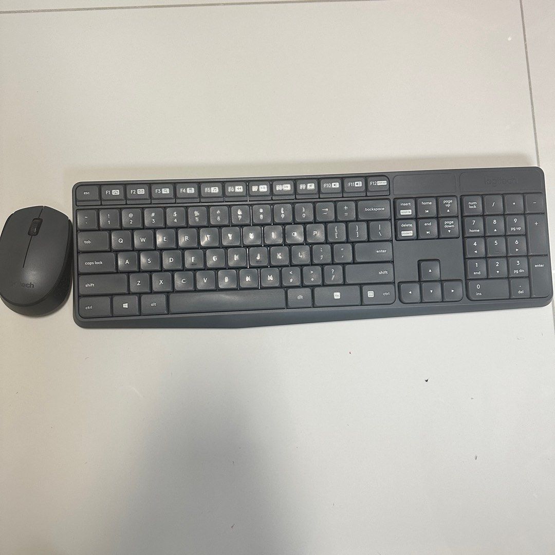 Logitech Wireless keyboard and mouse (Model K235), Computers & Tech
