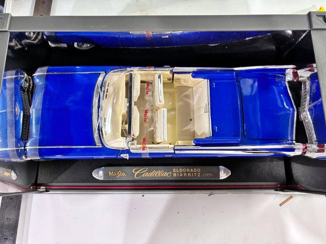 Maisto 1/18 – Cadillac Eldorado Biarritz 1959 – Bleu Métal – Occasion