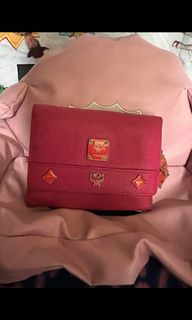 (Category: ) located in . Submitted by uptrendglam (Listing ID 1268932244, Image 1). Description: .