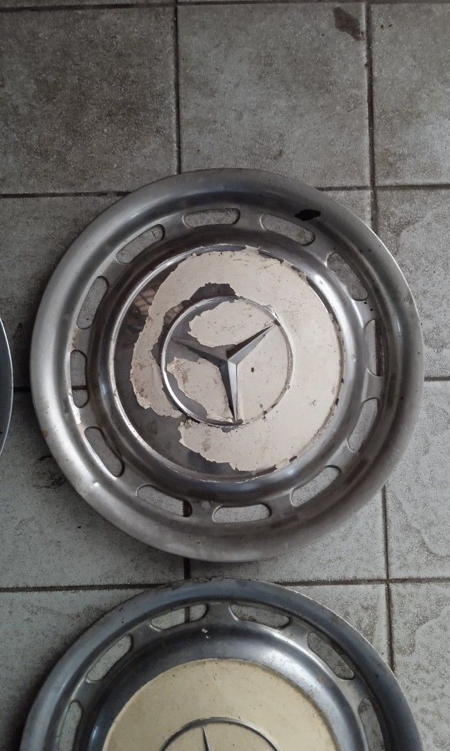 Mercedes Benz wheel cover, Hobbies & Toys, Collectibles & Memorabilia, Vintage Collectibles on