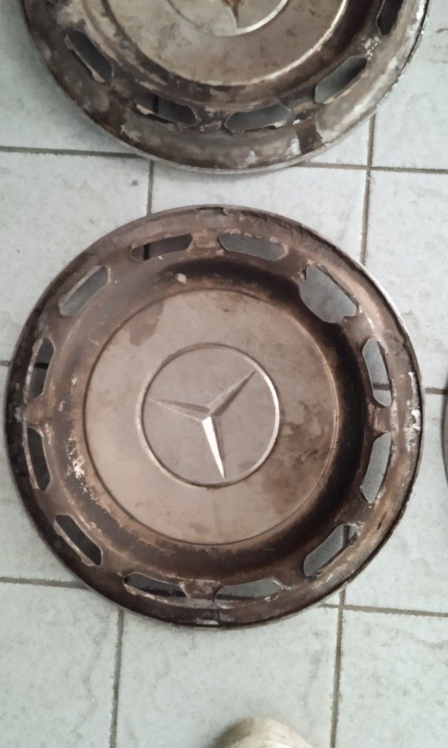 Mercedes Benz wheel cover, Hobbies & Toys, Collectibles & Memorabilia, Vintage Collectibles on