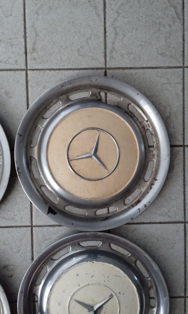 Mercedes Benz wheel cover, Hobbies & Toys, Collectibles & Memorabilia, Vintage Collectibles on