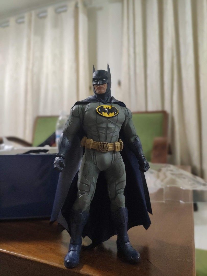 Mezco batman sovereign knight hotsell px exclusive