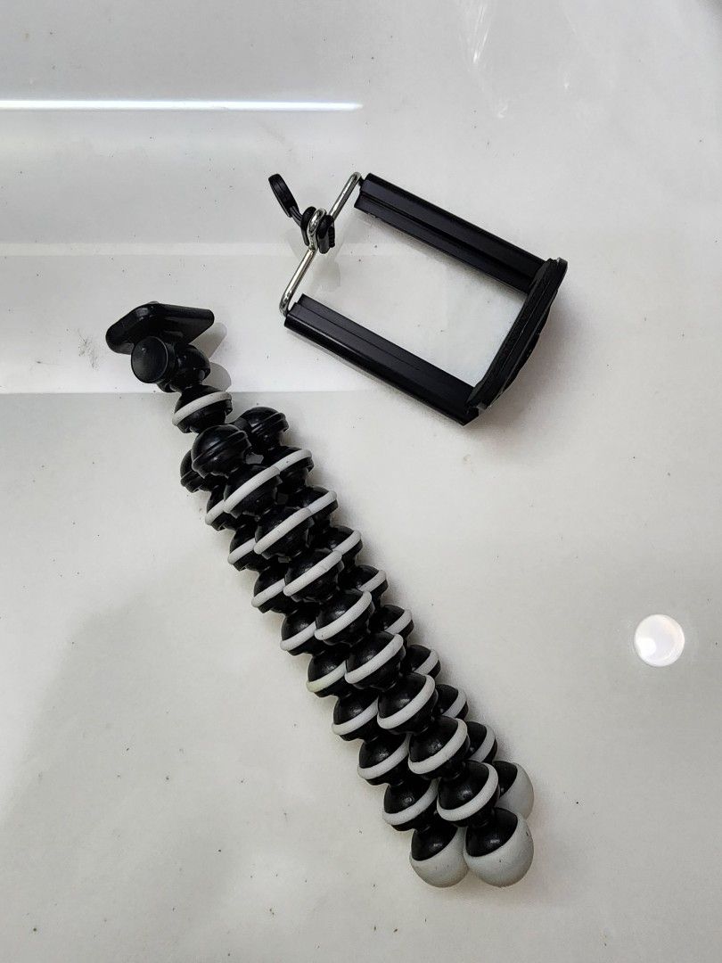 Mini Tripod for Smartphone (Category: Tripods & Monopods) located in Pasig City. Submitted by clothesandthings_ (Listing ID 1268915024, Image 1). Description: .