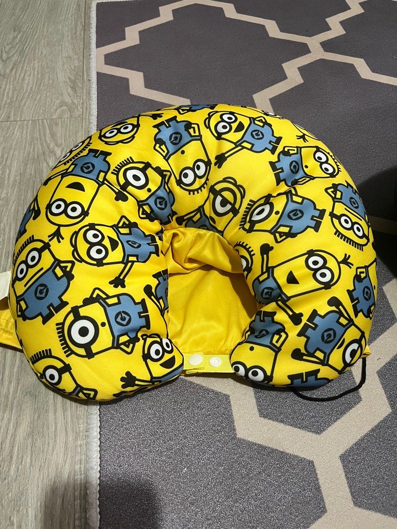 Minion neck pillow top