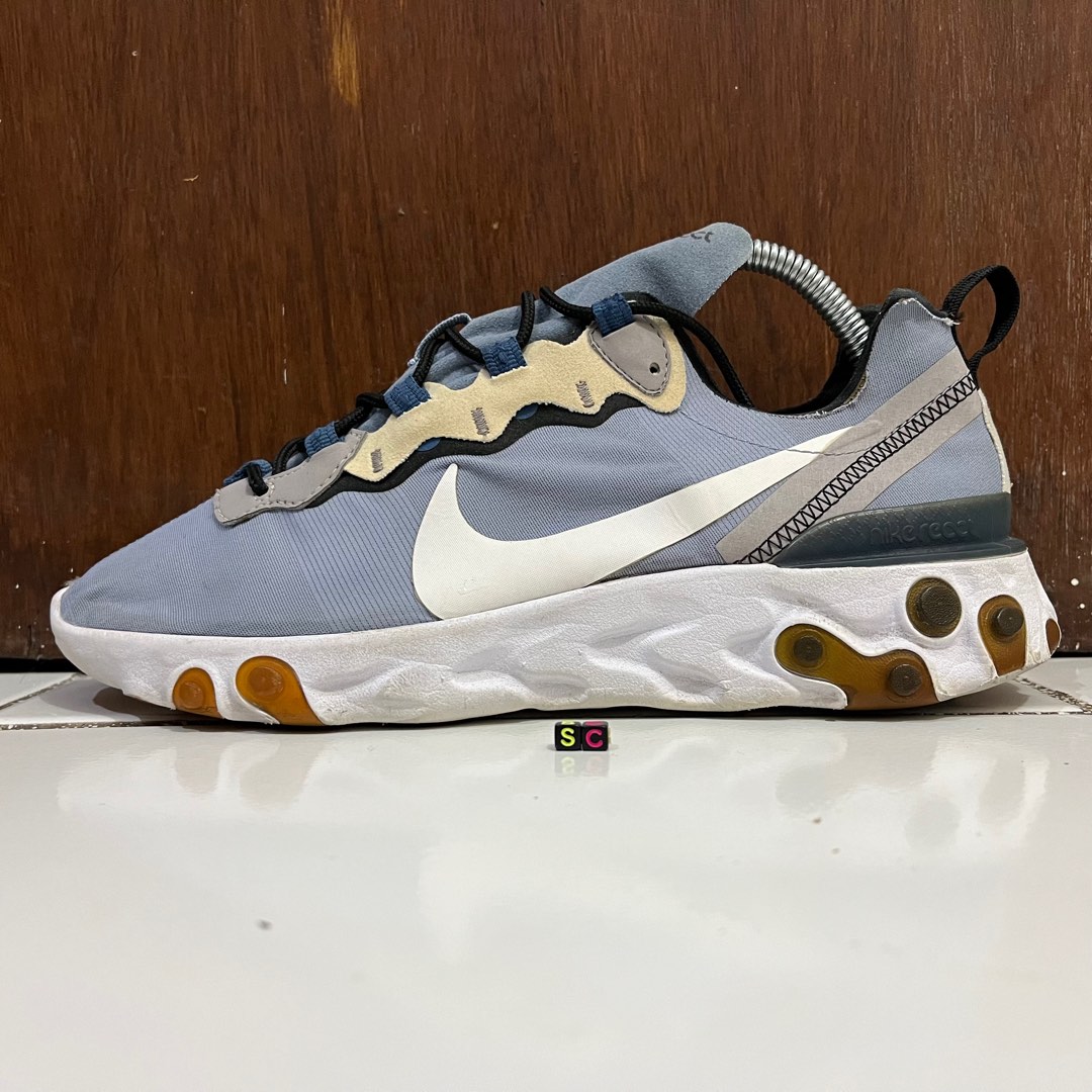 Sepatu nike react element top