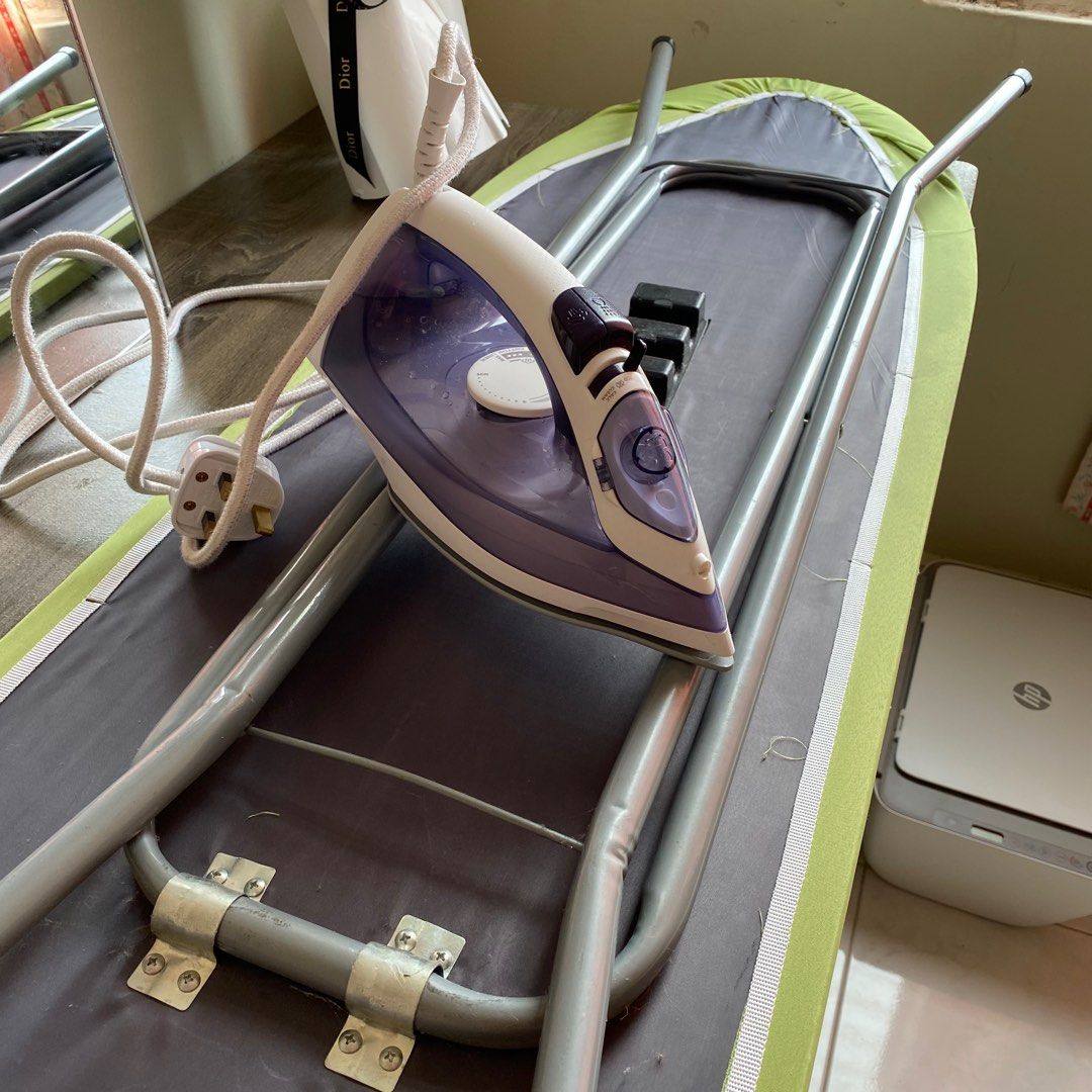 Philips Steam Iron GC1752/36, TV & Home Appliances, Irons & Steamers on