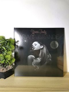 PICTURE DISC: ARIANA GRANDE- YOURS TRULY (10TH ANNIVERSARY EDITION PICTURE DISC) VINYL LP PLAKA NOT CD
