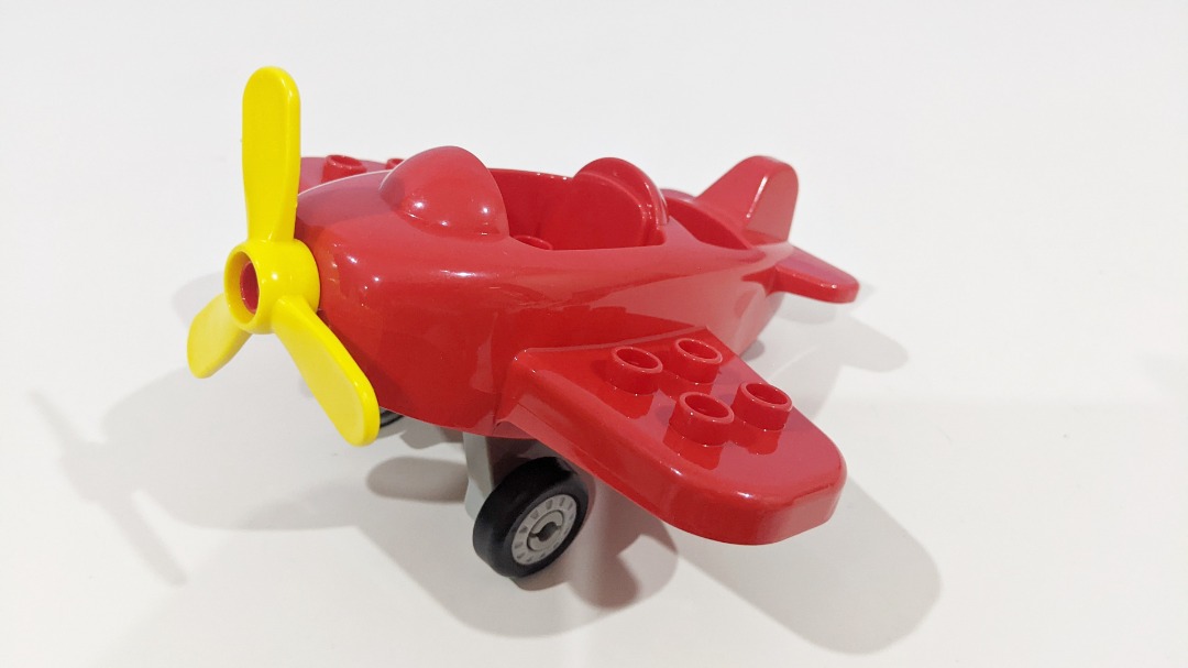 Duplo red plane top