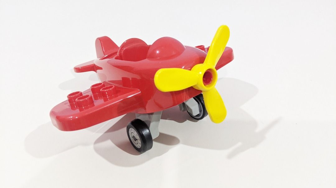 Duplo top red plane