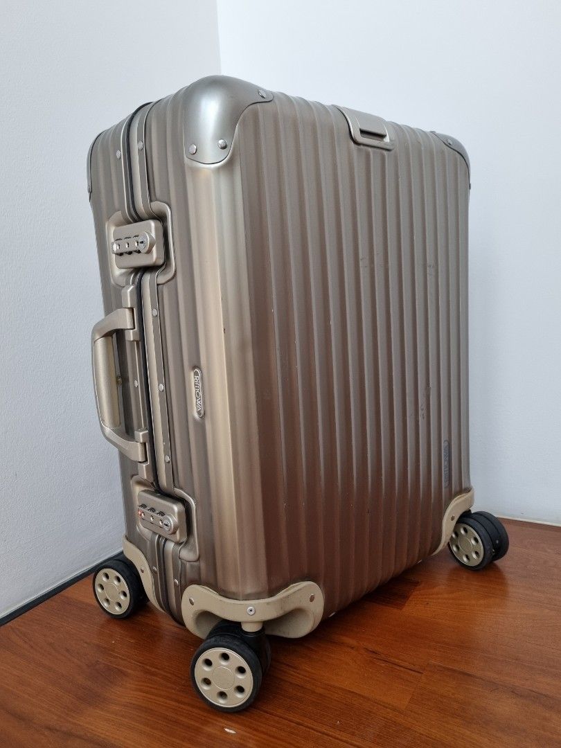 Rimowa topas cheap titanium cabin multiwheel