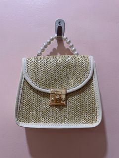 Rattan with Pearls Hand Bag