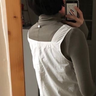 Re_white 後頸貝殼扣柔膚彈性小高領打底衣 咖綠 小高領 高領 打底衣 內搭衣 親膚舒適