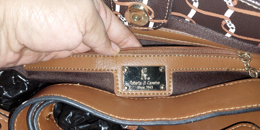 Roberta di Camarino (Category: Luxury Bags & Wallets) located in Manila. Submitted by eniryazaza45527 (Listing ID 1268936648, Image 2). Description: payment first good condition no rubs on edges buo mga rubber linings for more pics pm lang.