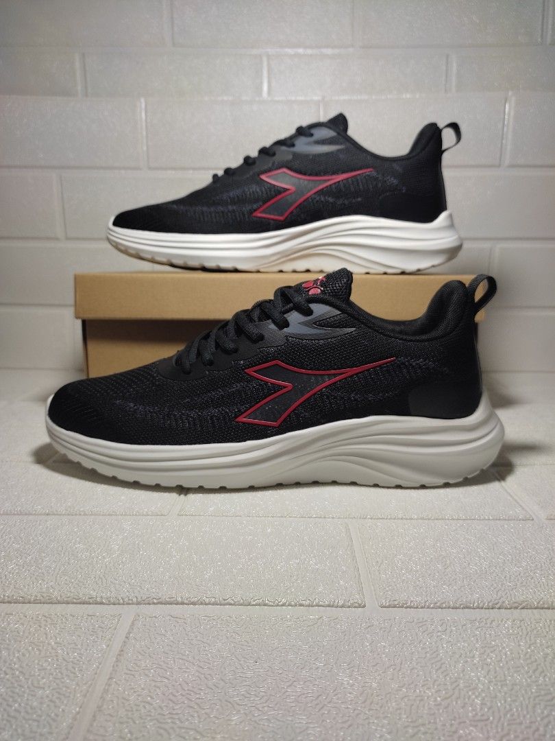 Sepatu Diadora Original Fesyen Pria Sepatu Sneakers di Carousell