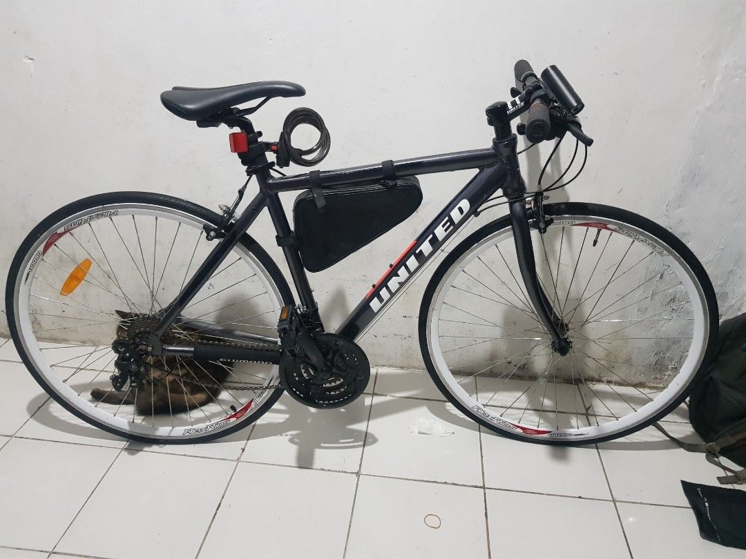 United hot sale hybrid bike