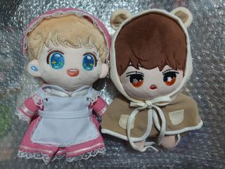Set of 2 20cm dolls with clothes