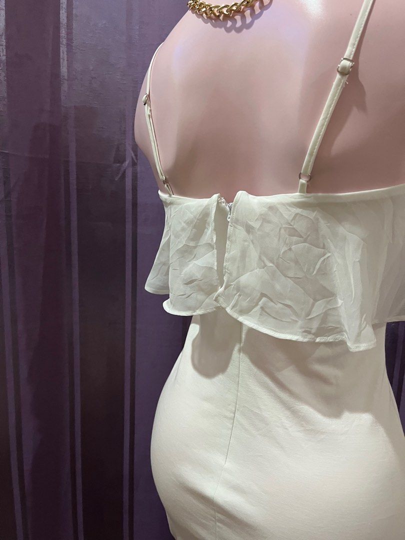 sexy white midi dress (Category: Dresses) located in Ozamiz City. Submitted by ggglad (Listing ID 1268956389, Image 3). Description: brandnew,fits Small-Medium very pretty in actual💗 sf 90, loc Mindanao, mop Gcash.