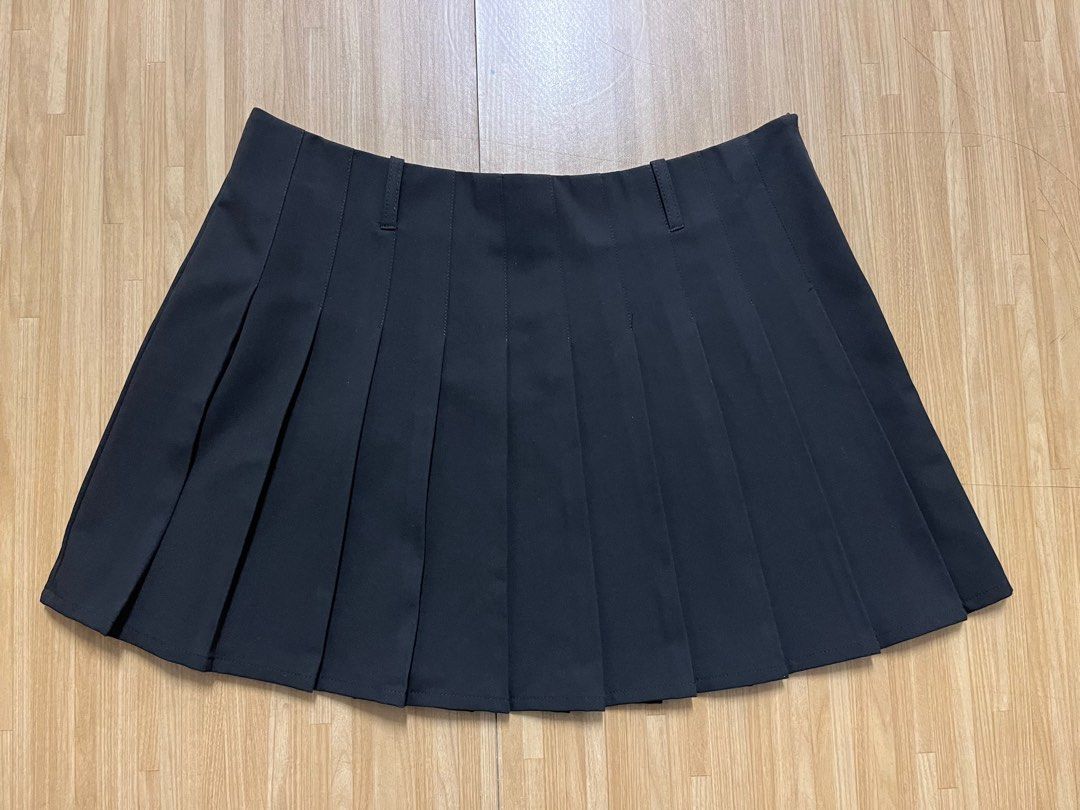 Short black pleated skirt