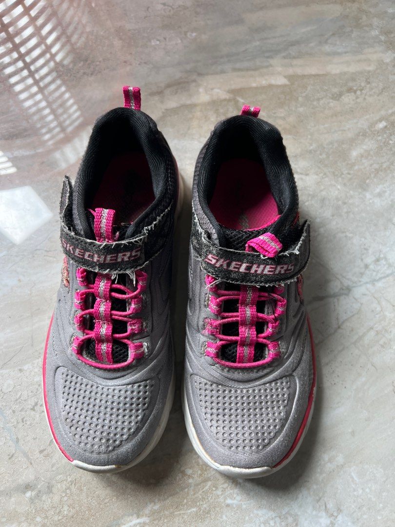 Girls size 13 sketchers clearance