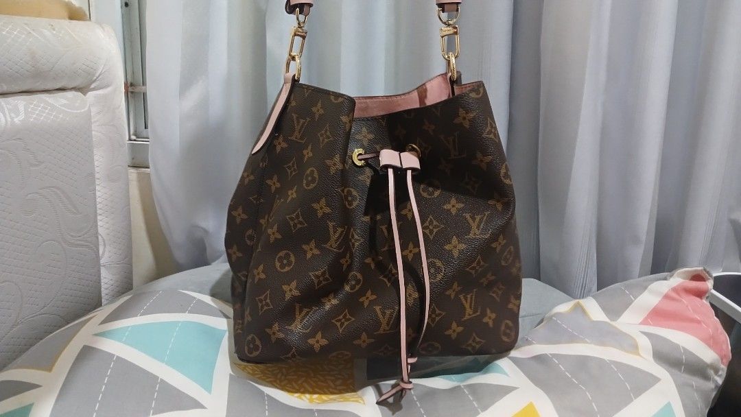 Harga lv deals sling bag