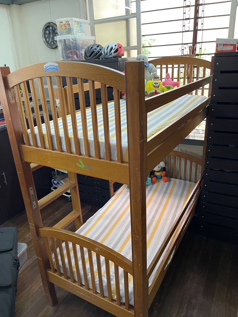 Solid wood double deck bed for toddlers (can be 2 separate beds) with