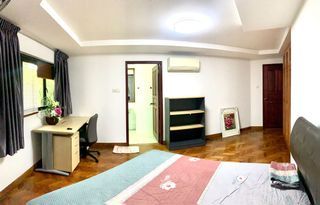 Spacious master room with pantry. $1880 for single only. Available 1 January. Cascadale Condo