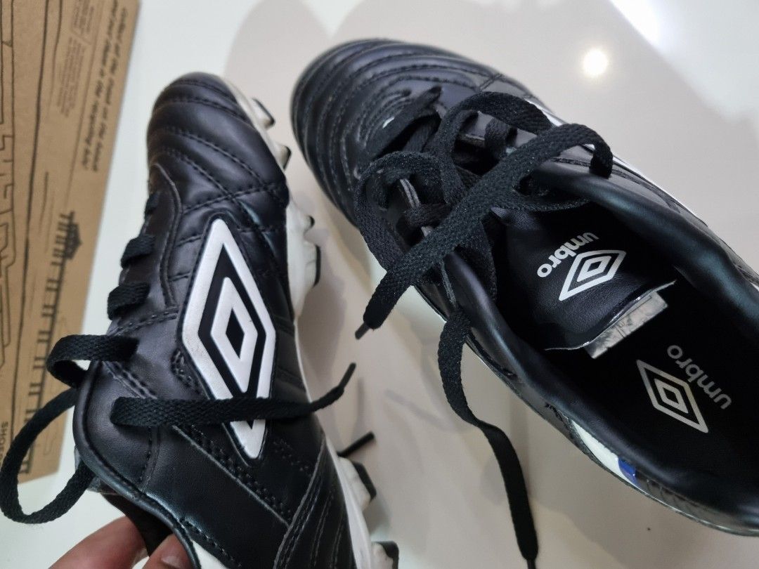 umbro soccer boots
